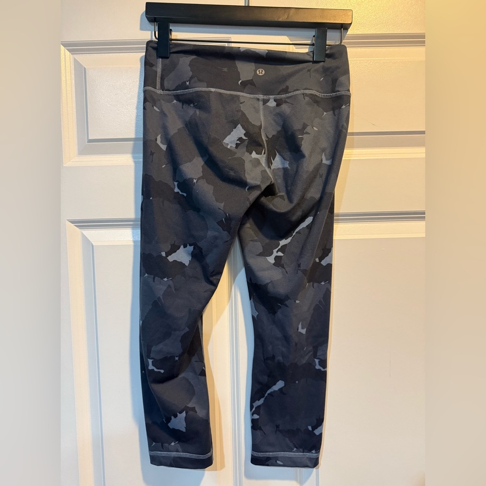 Lululemon Knee Length Camouflage leggings - Picture 2 of 4
